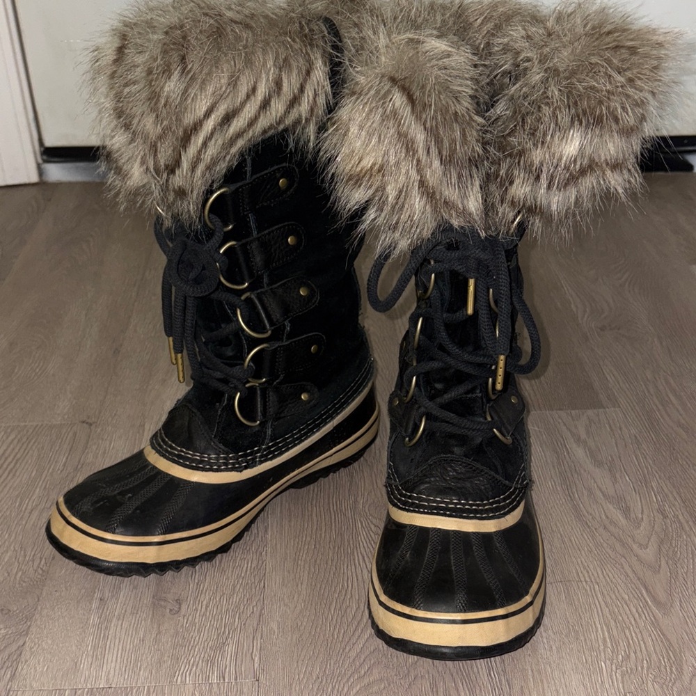Sorel Black and Tan Winter Boots with Faux Fur